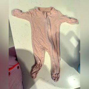 Kyte Baby Preemie USED Zippered Footie pajama BLUSH